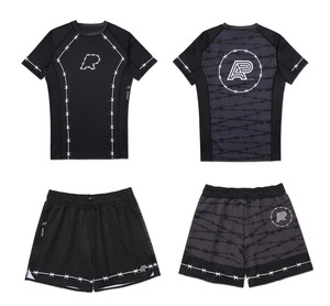 เสื้อแรชการ์ดแขนสั้นผู้ชาย Bright Way International ผลิตจากผ้าสแปนเด็กซ์/โพลีเอสเตอร์ ป้องกันรังสียูวี UPF50 ป้องกันแบคทีเรีย ระบายอากาศได้ดี แห้งเร็ว - Product Image 1