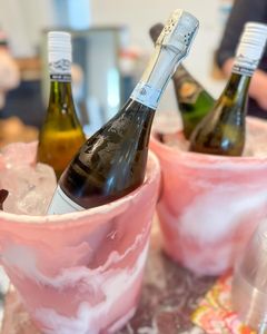 Seau à glace pour champagne en résine effet marbre, pour les fêtes en intérieur ou en extérieur, ou toute occasion, entièrement personnalisable - Product Image 5