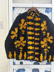 Chaqueta Étnica de Terciopelo Negro con Bordado Floral Suzani, Manga Larga, Cuello Alto, Estilo Bohemio Hecho a Mano, Ropa de Abrigo para Otoño - Product Image 2