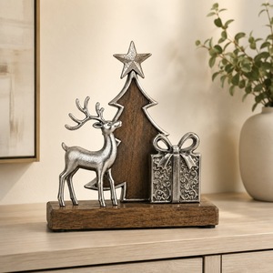 Figurine de cerf de Noël en métal faite à la main sur base en bois, décoration de table, thème traditionnel des fêtes, art pour le salon - Product Image 2