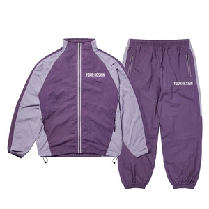 Conjunto de Chaqueta y Pantalones Deportivos Reflectantes de Satén Tejido, Estilo Casual Urbano de Invierno 2025 con Logotipo Personalizado para Hombre - Product Image 1