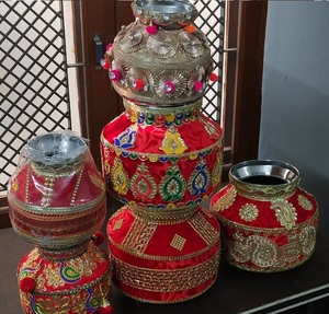 Nouvel Arrivage : Décoration Traditionnelle Rouge et Or Jago Punjabi pour Mariage, en Velours Perlé avec Miroirs – Vente en Gros, Livraison Rapide - Product Image 2