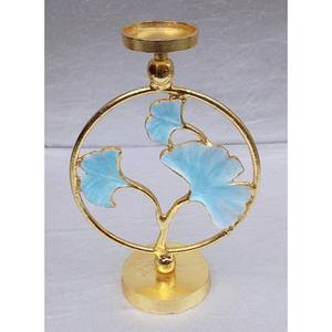 Support à bougie en métal à motif de feuilles créant une ambiance chaleureuse et accueillante qui rehausse chaque moment spécial - Product Image 5