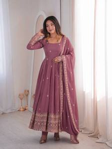 Traje Anarkali color malva para mujer, Salwar Kameez pakistaní con bordados elaborados, vestido largo con dupatta, para bodas y fiestas. - Product Image 1