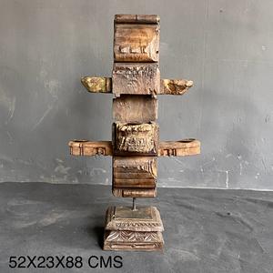 Candelabro de Piso Rústico de Madera Tallada Antigua con Soporte para Velas - Product Image 1