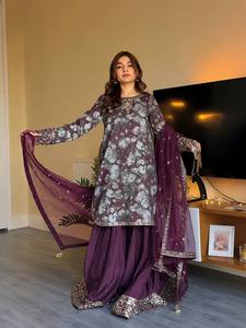 Ensemble Sharara pour femmes en coton, imprimé floral violet traditionnel, avec dupatta, style pakistanais, tenue de soirée, ensemble Salwar Kameez - Product Image 1