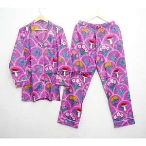 Elegante Camisa de Mujer 100% Algodón con Estampado Floral Digital, Cuello Camisero, Cierre con Cordón, Cintura Elástica, Transpirable y de Manga Corta - Product Image 1