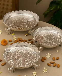 Premium Quality Metal Urli Bowl Antique Finish Floating Flower Diya Bowl for <b>Home</b> <b>Temple</b> Decor - Product Image 3