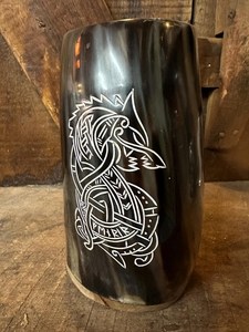 Taza de cuerno de búfalo hecha a mano, forma natural, tallada con temática animal, arte coleccionable, artesanía buraq - Product Image 3
