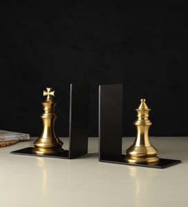 Sujetalibros de lujo de aluminio fundido en color dorado, juego de sujetalibros metálicos decorativos con diseño de piezas de ajedrez, organizador de estantería, personalización disponible. - Product Image 3