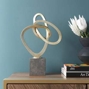 Objets décoratifs en métal au design créatif, sculptures conçues pour la décoration artistique de la maison - Product Image 1