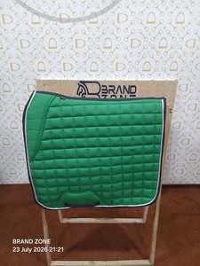 BRAND ZONE1995 Tapis de selle classique personnalisé en coton satiné avec doublure en maille, durable et confortable pour l'équitation et le saut d'obstacles - Product Image 1