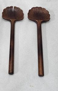 Ensemble de 4 Cuillères à Salade Artisanales en Bois de Mangue – Ustensiles de Cuisine Écologiques en Bois Naturel avec Manche Trempé Noir - Product Image 6