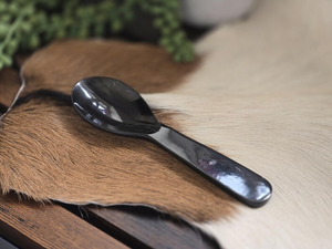 ช้อนเสิร์ฟทำจากเขาควายโบราณ ดีไซน์หรูหรา ขัดเงาอย่างประณีต พร้อมลวดลายหลากหลาย เหมาะสำหรับงานเลี้ยง เป็นมิตรต่อสิ่งแวดล้อม - Product Image 5