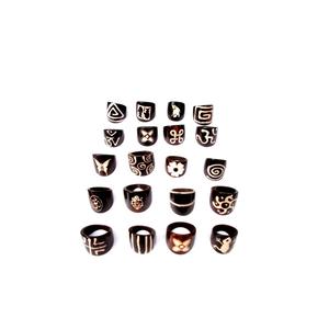 แหวนแฟชั่นปาร์ตี้สำหรับผู้หญิงหรูหรามาใหม่ทำด้วยมือจากหนังควายพร้อมโลโก้และสีออกแบบได้โดยตรงจากอินเดีย - Product Image 1