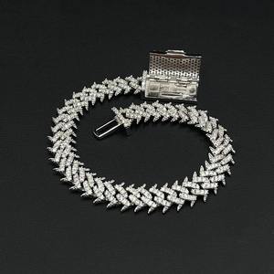 สร้อยคิวบาลิงค์สีเงินแบบ Iced Out สไตล์ไมอามี |   สร้อยคอฮิปฮอปเพชรสำหรับผู้ชาย |   เสื้อผ้าสตรีทแวร์สุดหรูสำหรับแร็ปเปอร์ - Product Image 3