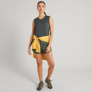 Camiseta sin mangas de cuello redondo para mujer, color gris oscuro, de secado rápido, estilo deportivo, corte regular - Product Image 3