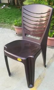 Silla de Plástico Comercial para Eventos, Silla Ligera Apilable y Funcional al Mejor Precio - Product Image 4