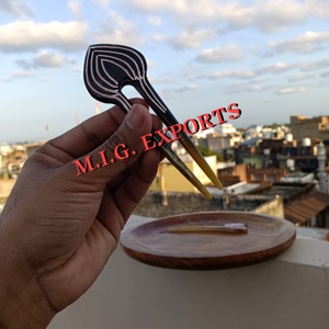 Épingle à cheveux en corne de buffle naturelle, couleur brun clair, écologique, faite à la main, moderne, DIY, durable, pour mariage, objet de collection - Product Image 1