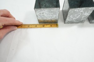 Macetas de Metal Galvanizado Rústicas y Ecológicas, Cuadradas, con Patrón Acanalado, Acabado Duradero para Jardín Interior/Exterior y Hogar - Product Image 6