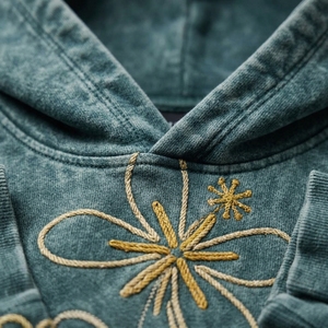 Sudadera con capucha bordada para hombre, diseñada para mayor comodidad con tela de calidad, costuras impecables y estilo versátil para uso diario informal. - Product Image 6