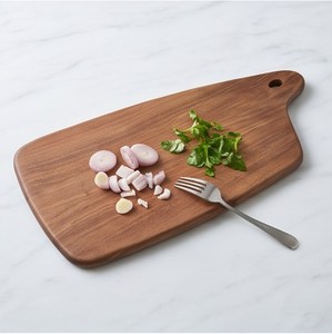 Planche à découper rectangulaire en noyer avec poignée et trou de suspension - Product Image 4