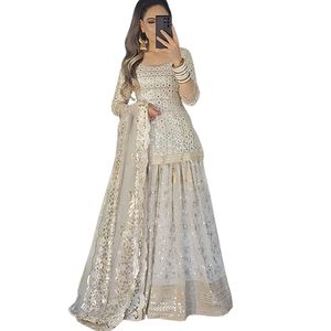 Robe longue en georgette pour femmes - Robe indienne traditionnelle avec broderie florale riche pour mariage - Product Image 1