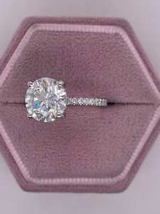 Bague de fiançailles en diamant de laboratoire taillé, halo caché, diamants latéraux, or blanc 14 carats, bijoux classiques pour mariage, promesse ou soirée - Product Image 3