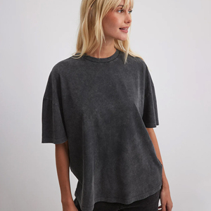 เสื้อยืดสไตล์สตรีทแวร์สำหรับฤดูร้อน ทรงสบาย ใส่ได้ทุกวัน ผ้าเนื้อบางเบา ล้างสีแบบแอซิดวอช แฟชั่นทันสมัย รับผลิตแบบ OEM ODM หลายขนาด - Product Image 1