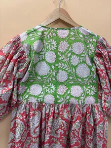 เดรสสั้นผ้าฝ้ายพิมพ์ลายดอกไม้สีชมพูเขียวสไตล์โบฮีเมียน แขนพองทรงหลวมใส่สบายสำหรับฤดูร้อน - Product Image 3