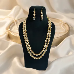 Ensemble de collier et boucles d'oreilles élégants en perles de coquille brune plaquées or 8 mm et perles blanches de 3 mm, bijoux de mariage raffinés - Product Image 1
