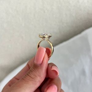 Anillo de Compromiso con Diamante Cultivado en Laboratorio de Corte Pera de 5.0 CT, Engaste de Oro de 14K, Certificado IGI, Regalo de Boda de Lujo para Ella - Product Image 3