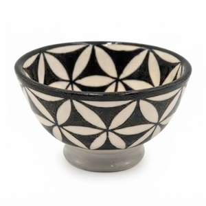 Cuenco con incrustaciones de hueso y base de pedestal, cuenco con incrustaciones florales en blanco y negro de nácar para decoración de mesa de comedor de lujo y mesa. - Product Image 4