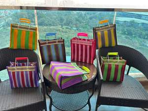 Sac à provisions en nylon à fermeture éclair réutilisable écologique personnalisé cosmétique sur support à rayures pour trousses de toilette maquillage de voyage à la mode - Product Image 4