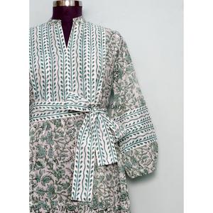 Vestido maxi hecho a mano, transpirable, informal, vintage, para uso diario, de corte holgado, con estampado floral, cuello en V, mangas cortas acampanadas y cintura natural. - Product Image 4