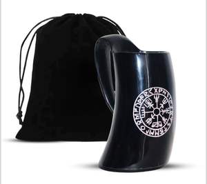 Mug à boire en corne artisanale viking, poignée ergonomique, matériau en corne authentique, noir avec runes - Product Image 1