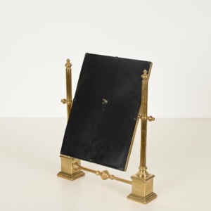 Miroir sur pied en laiton encadré, design traditionnel, très vendu, décoratif - Product Image 2