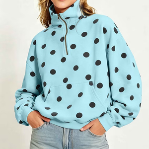 Pull molletonné oversize personnalisé pour femme avec col zippé, imprimé pois, épaules tombantes et poche – Collection Hiver - Product Image 1
