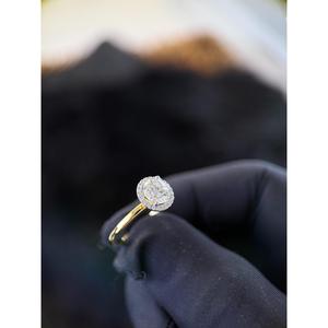 Bague de luxe en diamant avec bijoux plaqués or 14 carats et design rond étincelant pour les mariages et les occasions spéciales - Product Image 3