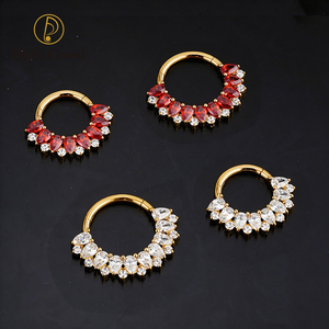 Orecchino a cerchio segmentato con cerniera in titanio ASTM F136 16G con zirconi a goccia di granato, per piercing Daith, Septum e Naso - Product Image 3