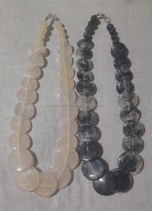 Collar de resina personalizado de calidad perfecta colgante joyería de niña/mujer al por mayor con opciones de tamaño y color al precio más bajo - Product Image 2