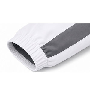 Chaqueta Deportiva Cortavientos de Alta Gama Fabricada con Tela de Poliéster Premium con Superficie Resistente al Agua y Ajuste Cómodo - Product Image 4