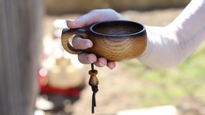 Taza Kuksa de Madera Antigua HASAN CRAFT, Asa Ergonómica, Hecha a Mano, Ecológica, Taza Moderna para Bar, Uttar Pradesh, para Uso en Exteriores y en el Hogar - Product Image 2