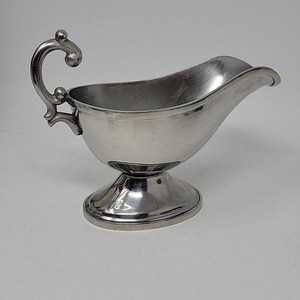 Exclusivo Servidor de Gravy Metálico para una Experiencia Gastronómica Premium - Product Image 1
