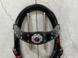 ชุดหูฟังหนังม้าสีดำพรีเมี่ยมพร้อมคริสตัลสีม่วง Conchos อุปกรณ์สแตนเลสและทองเหลือง - Product Image 6