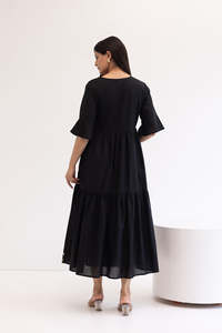 Robe longue en mousseline noire avec manches volantées et ourlet superposé, coupe trapèze, tenue décontractée d'été, confortable et respirante pour femme - Product Image 2