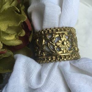 Anillo para Servilletas de Latón Vintage de Calidad Premium con Diseño Floral Dorado Antiguo y Filigrana, para Fiestas en Casa, Cenas Románticas y Decoración de Mesa Real - Product Image 1