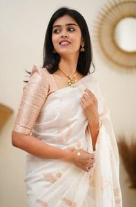 Saris en soie douce Banarasi traditionnels élégants de haute qualité pour femmes indiennes avec travail de zari - Collection de vêtements de fête - Product Image 3