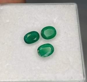 พลอยมรกตธรรมชาติจากแซมเบีย 3 เม็ด รูปทรงวงรี สีเขียว - Product Image 4