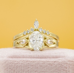 Bague de fiançailles de luxe en moissanite taille ovale, en or jaune, style designer, bijoux hip-hop, bague statement style diamant - Product Image 1